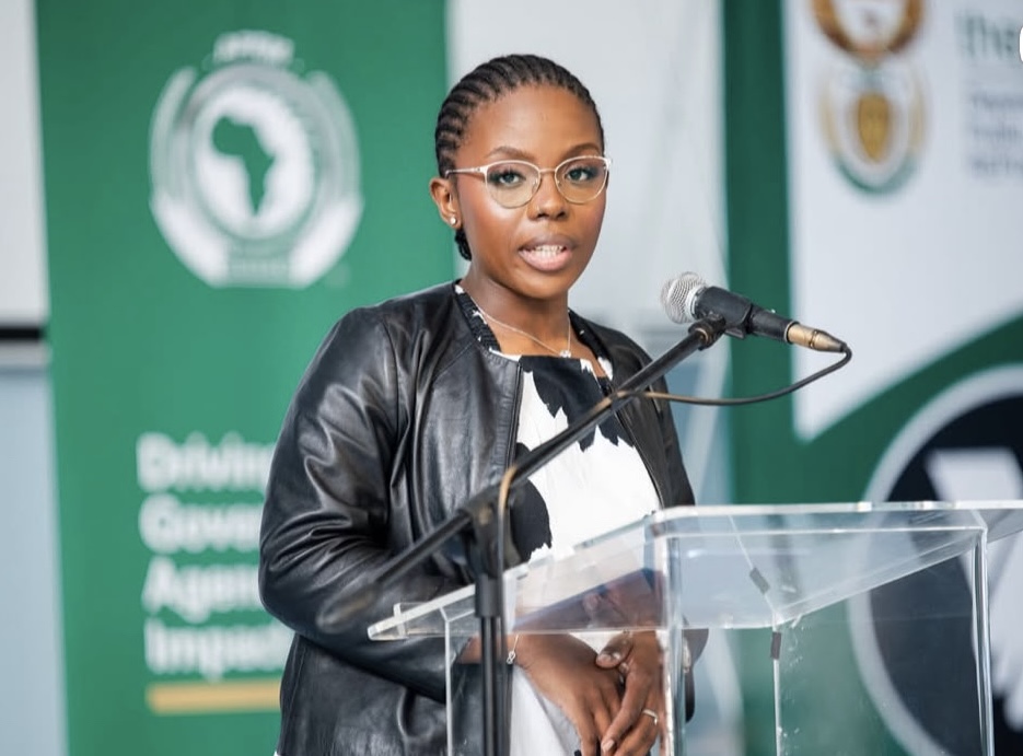 Siyethaba Nyawose speaking at an APRM and DPSA engagement